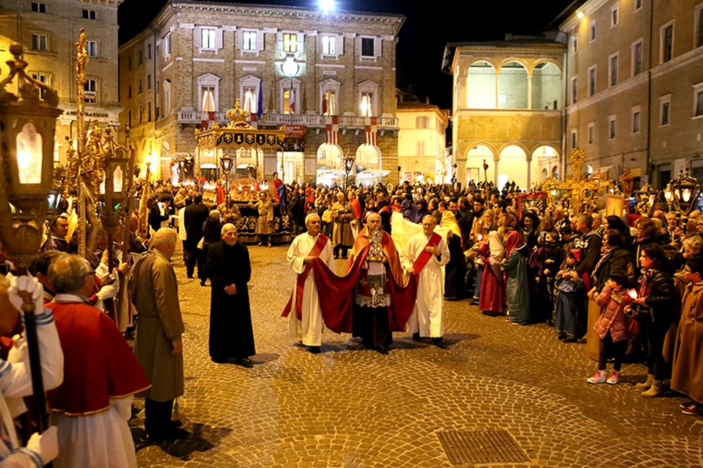 Al momento stai visualizzando Processione Venerdì Santo 30 Marzo | Macerata