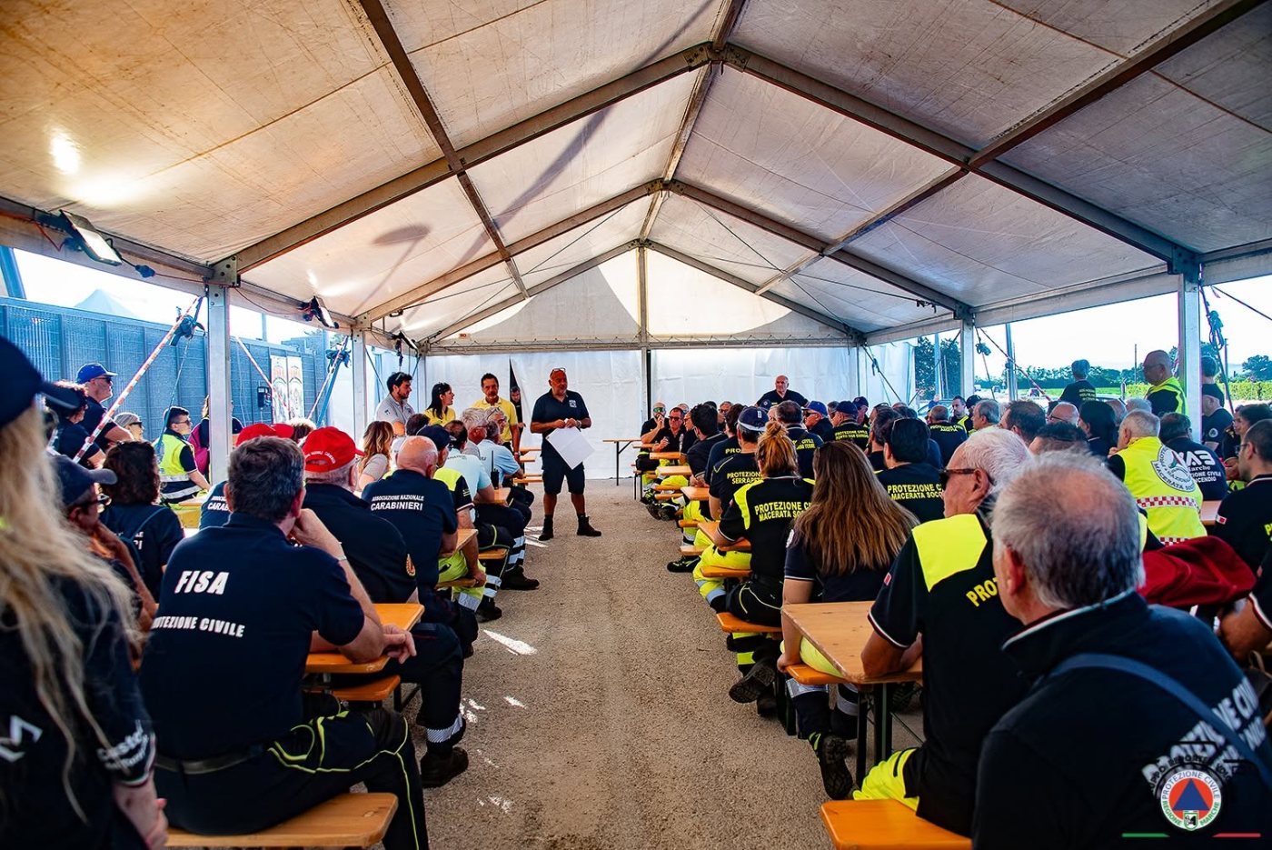 Al momento stai visualizzando Oggi Macerata è piena di giacche gialle: non è un’emergenza, è una festa