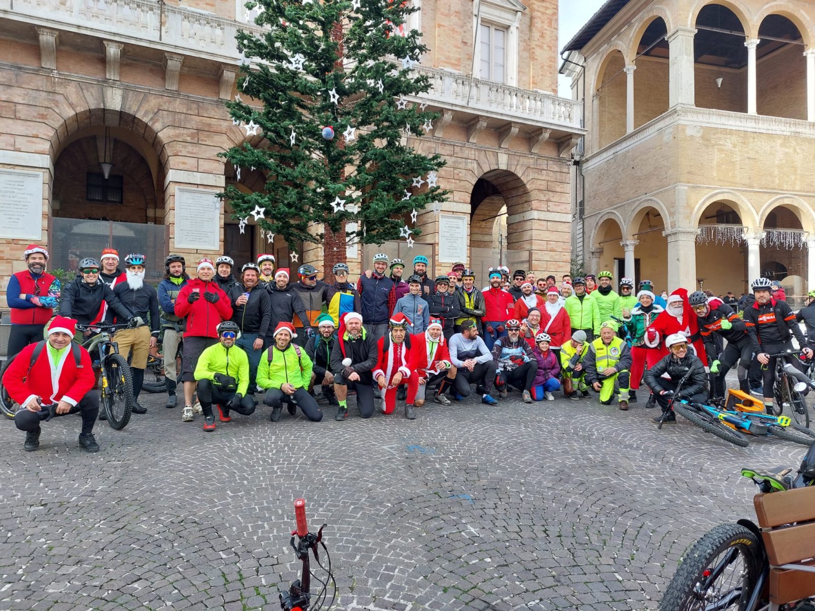 Al momento stai visualizzando La Pedalata della Vigilia 2022: i regali portati a mano, uno per uno