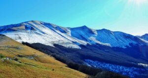Scopri di più sull'articolo La neve alla Pintura di Bolognola, quel giorno la radio ci ha salvato